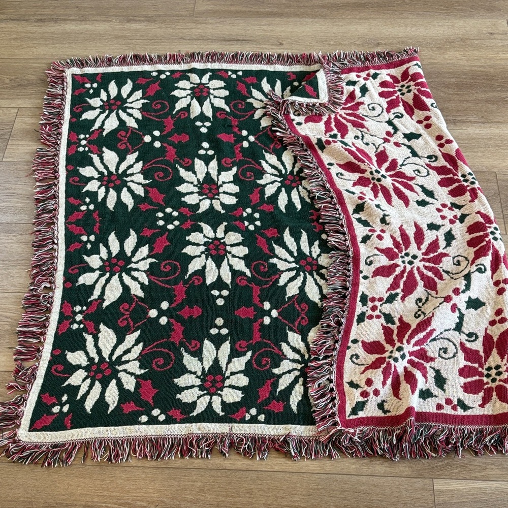 Holiday Poinsettia Throw Blanket - Green/Red